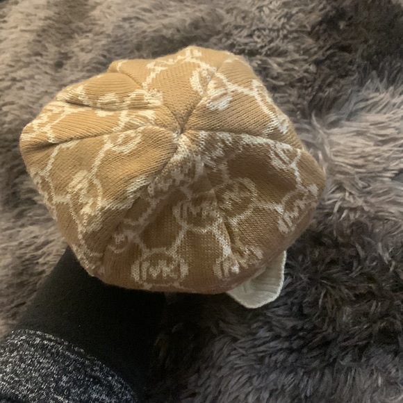 - Micheal kors beanie - Picture 5 of 5